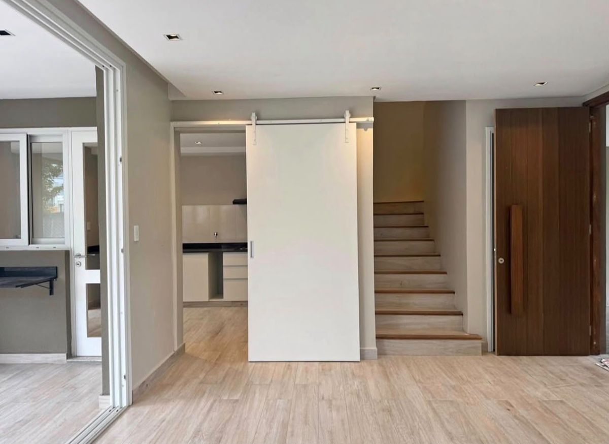 Hall y escalera
