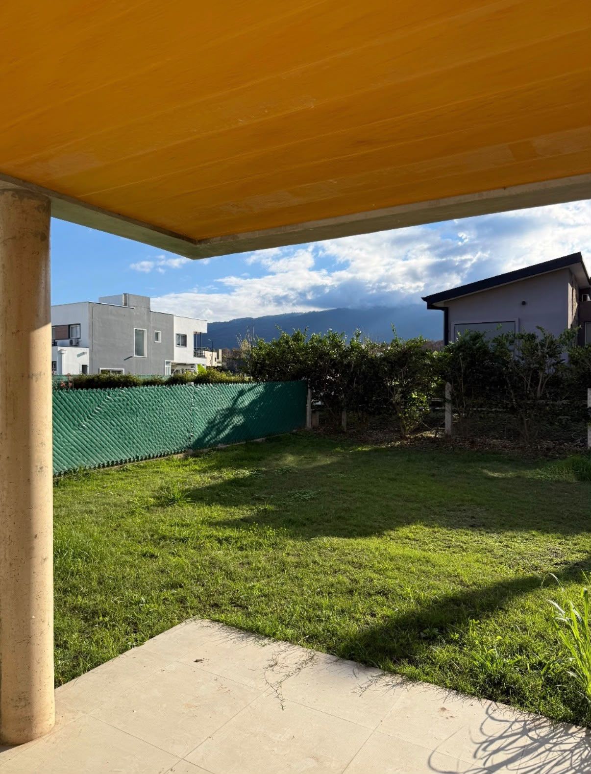 Galería con vista al cerro